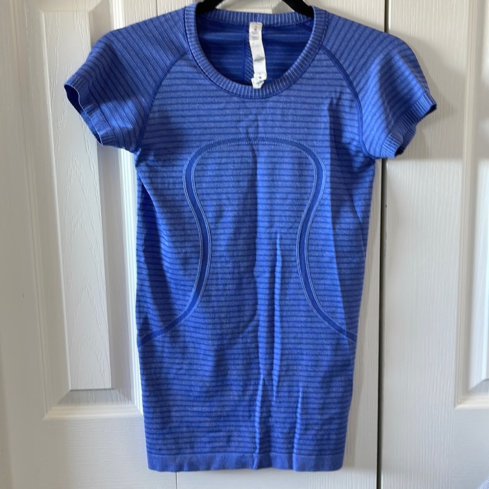 Lululemon tshirt